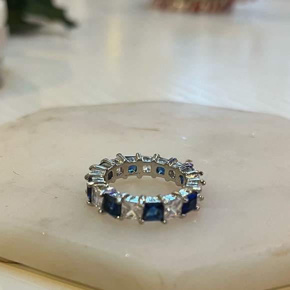 ๐๐ธ๐๐Brand New 4.25xtw Sapphire Blue and White Cubic Zirconia Eternity Ring - Picture 1 of 3